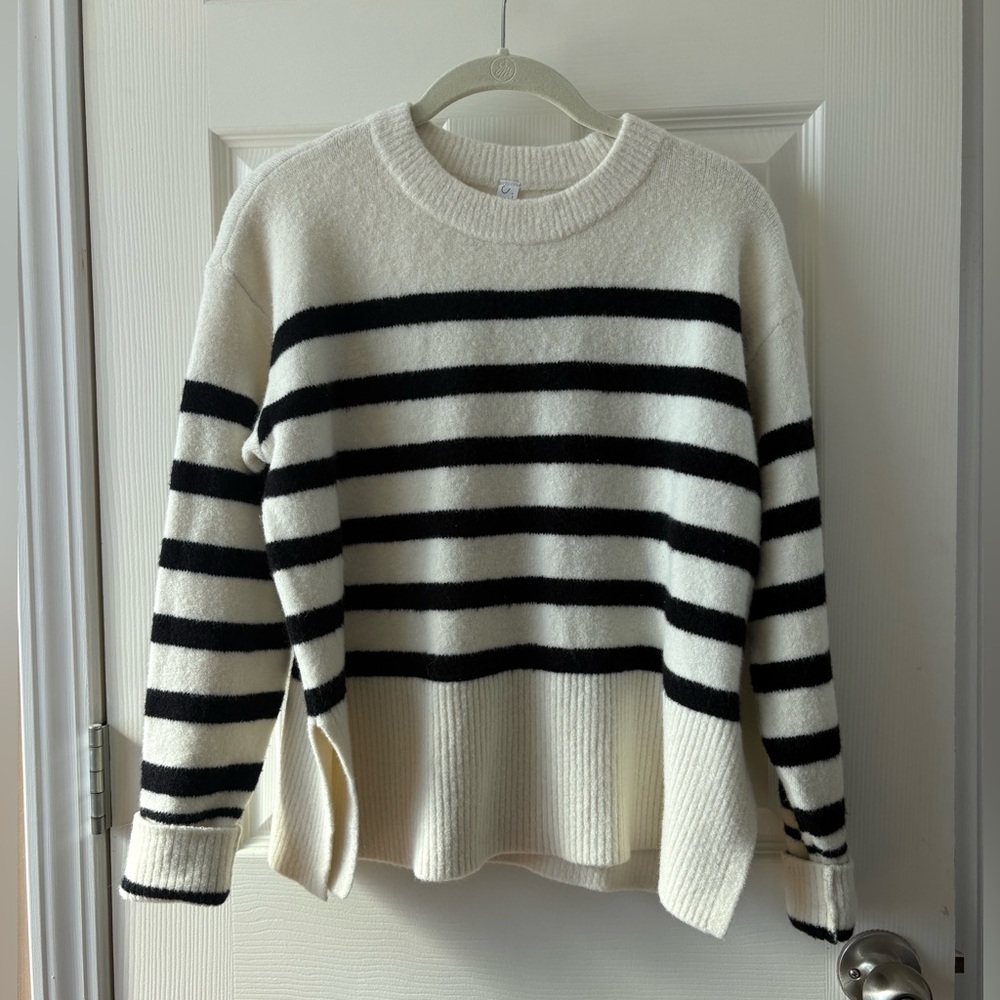 STYLUS Black & White Striped Crewneck Sweater - S